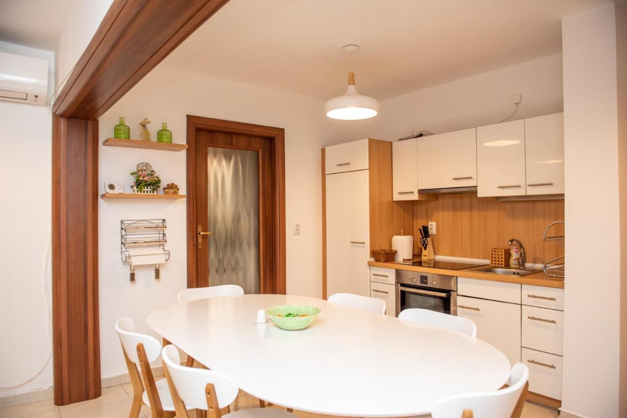 Classic Apartment Near The City Center Kolozsvár Kültér fotó